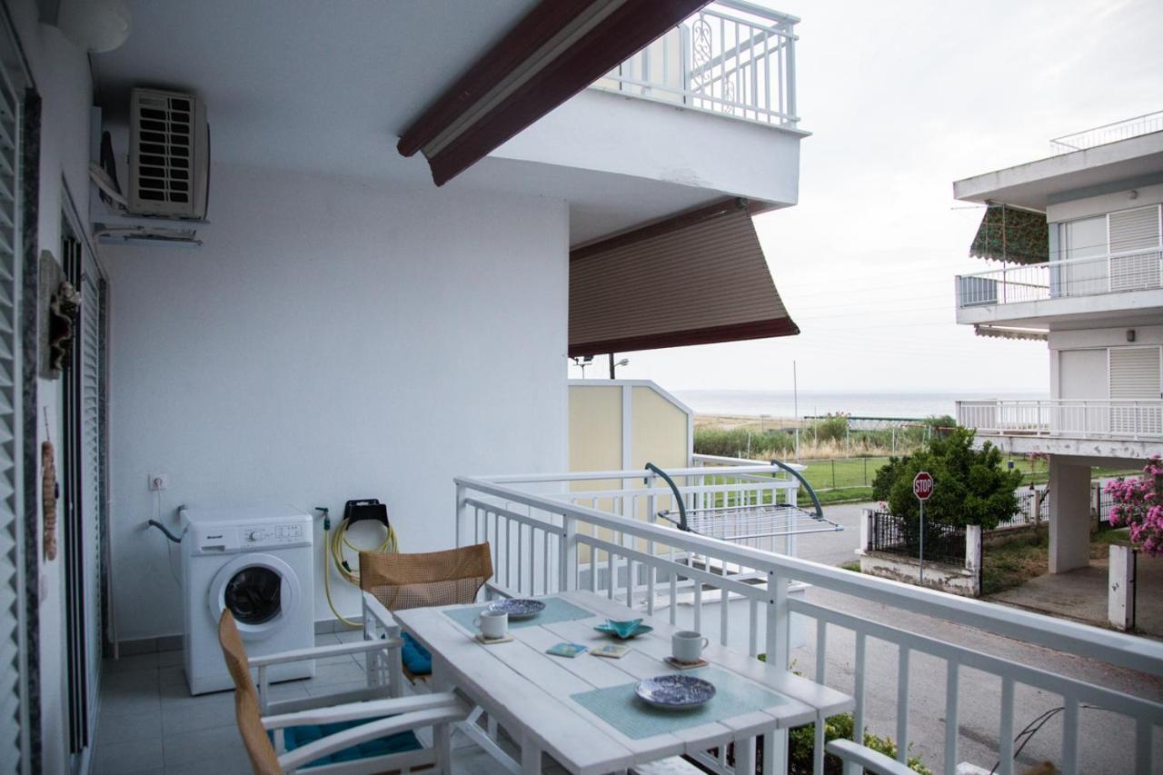 Grey Theros Apartments Paralia Dionysiou Buitenkant foto