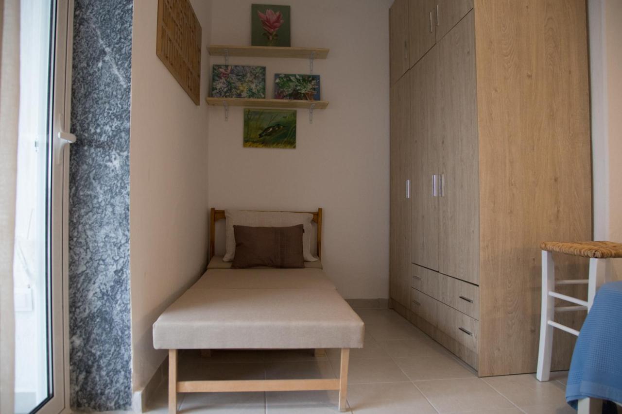 Grey Theros Apartments Paralia Dionysiou Buitenkant foto