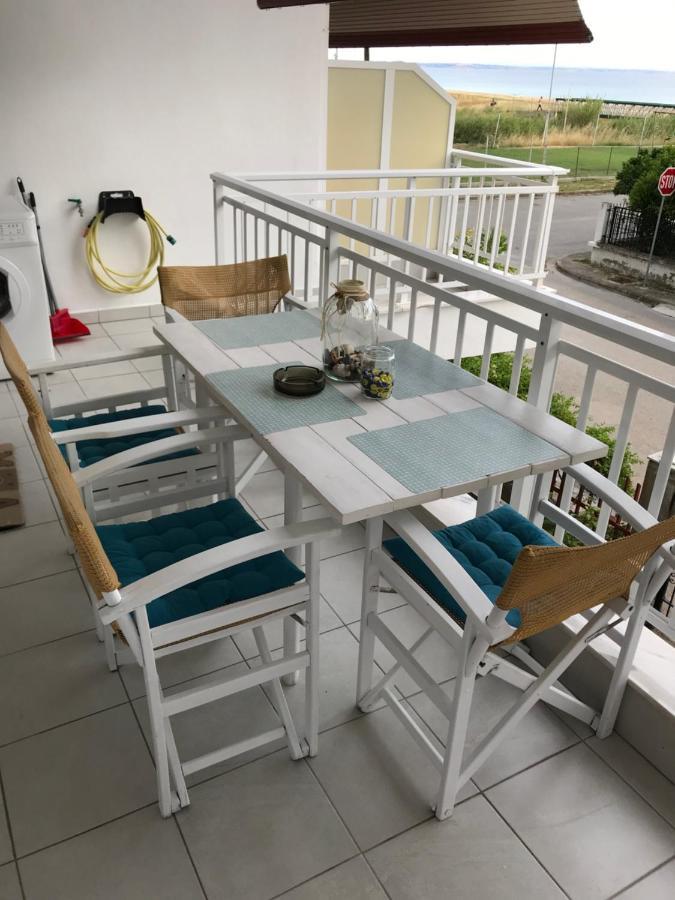 Grey Theros Apartments Paralia Dionysiou Buitenkant foto